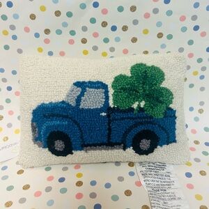 Peking Handicraft Hooked  yarn vintage blue truck with green clover NWT